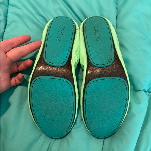 GUC Mint Green Patent Leather Tieks, Size 9 - Picture 9 of 10
